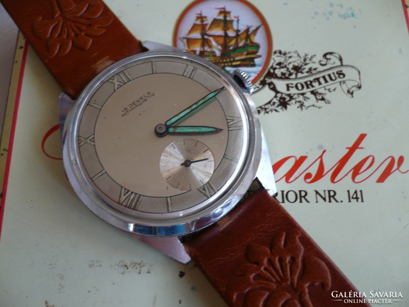 Förster is a vintage very rare and beautiful watch from the 1930s