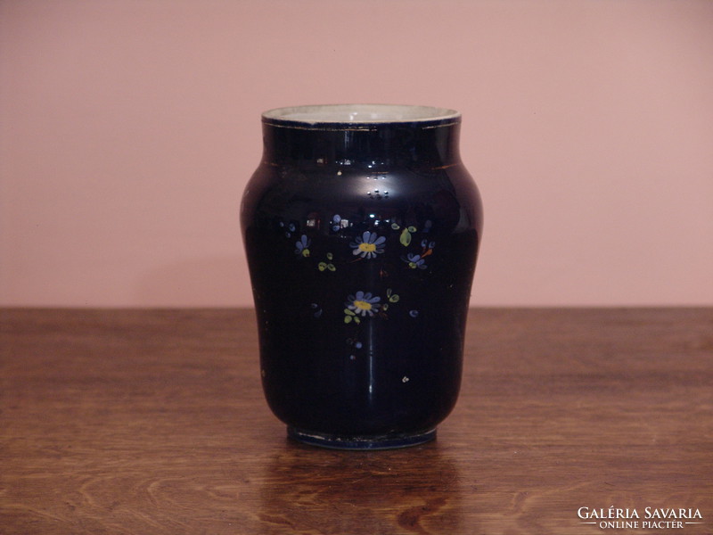 Fajansz vázák vagy petróleum lámpa bázisok