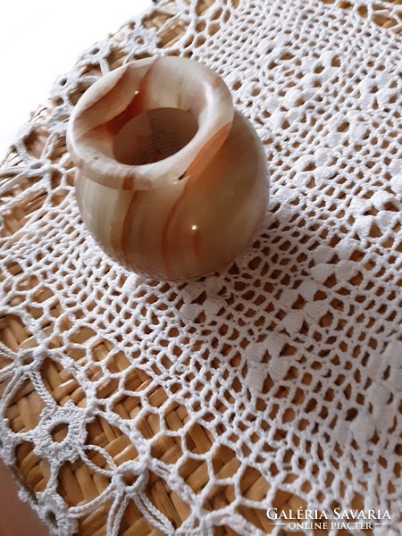 Carved Onyx vase in a pleasant light color with a beautiful pattern
