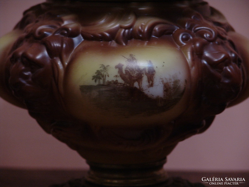 Egyedi kialakítáú porcelán petróleum lámpa ritkaság Amerikából