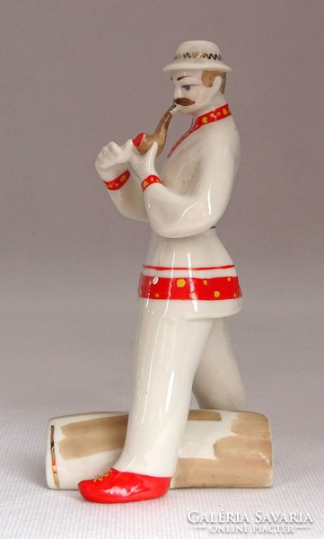 0M871 Jelzett pipázó férfi porcelán figura 15 cm