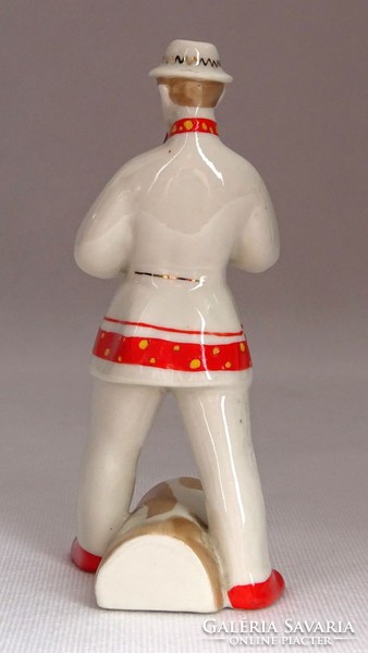 0M871 Jelzett pipázó férfi porcelán figura 15 cm
