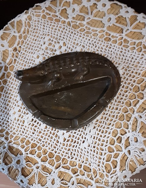 Granite, hand-carved ashtray with crocodile figure, unique piece