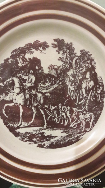 Hunter motif porcelain plate