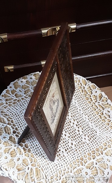Copperornate,hand-carved wooden Indonesian supportive picture holders,beautiful pattern,decorative