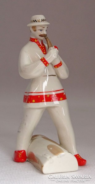 0M871 Jelzett pipázó férfi porcelán figura 15 cm