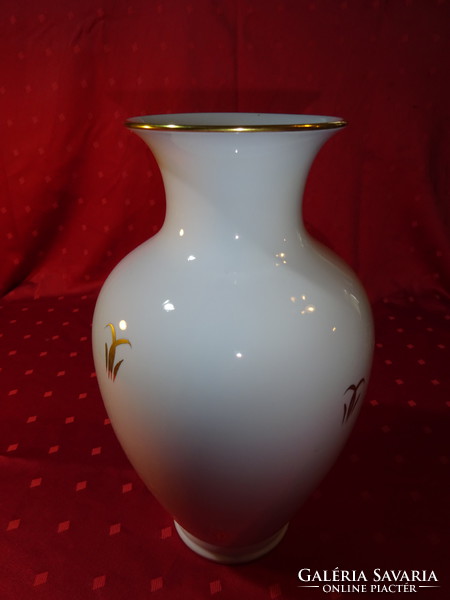 Herend porcelain, gilded vase type 7001, height 32 cm. He has!
