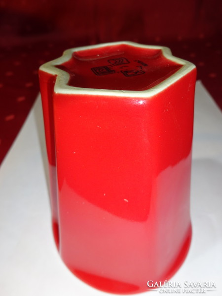 Hexagonal porcelain red mug, white inside, height 10 cm. He has!