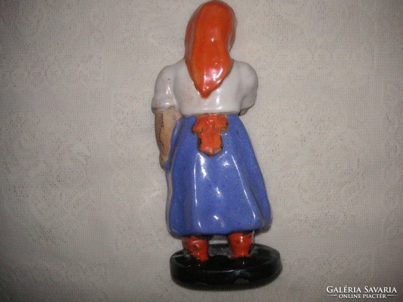 Szécsi  kerámia , Kislány piros kendőben  , 22 cm