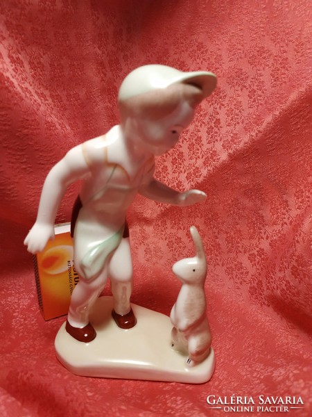 Aquincum kézzel festett porcelán nipp, kisfiú nyúllal