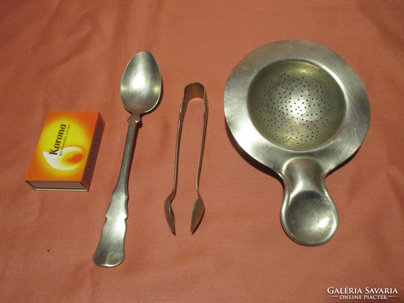 Régi alpakka konyhai eszközök, teás kanál, cukorcsipesz, tea szűrő