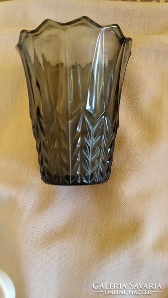 Csodaszép üveg váza14 CM DOMBORMŰVES