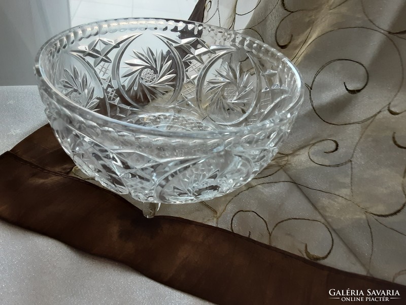 Antique crystal centerpiece, offering a nice polished pattern, in impeccable condition