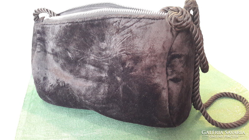 Hímzett fekete bársony női táska