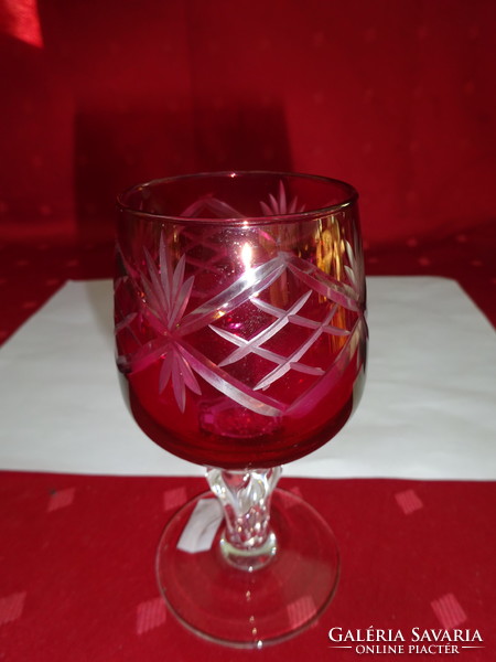 Kristályüveg talpas pohár, bordó színű, magassága 11,5 cm. Vanneki!
