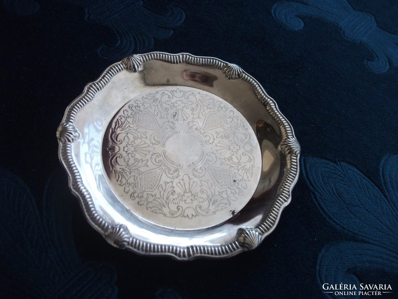 Baroque chiselled patterned small silver-plated bowl with shell patterned ribbed rim