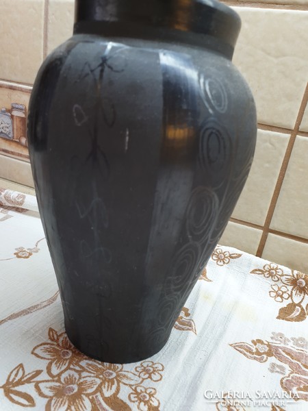 Fekete kerámia váza eladó!