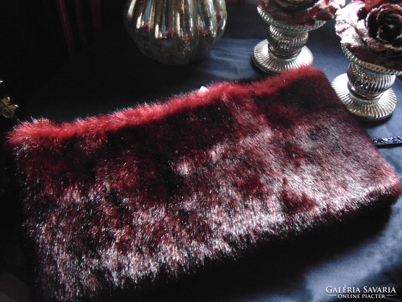 Burgundy red faux fur scarf