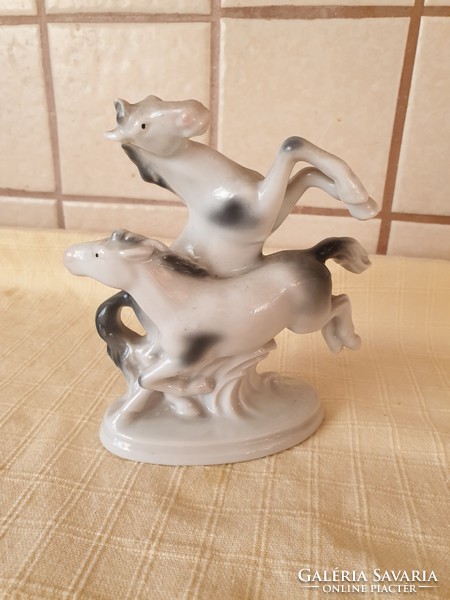 Porcelain horse statue, climbing porcelain horses. 0D381 marked bock-wallendorf