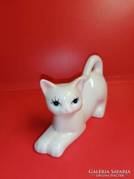 Japanese white porcelain cat (727)
