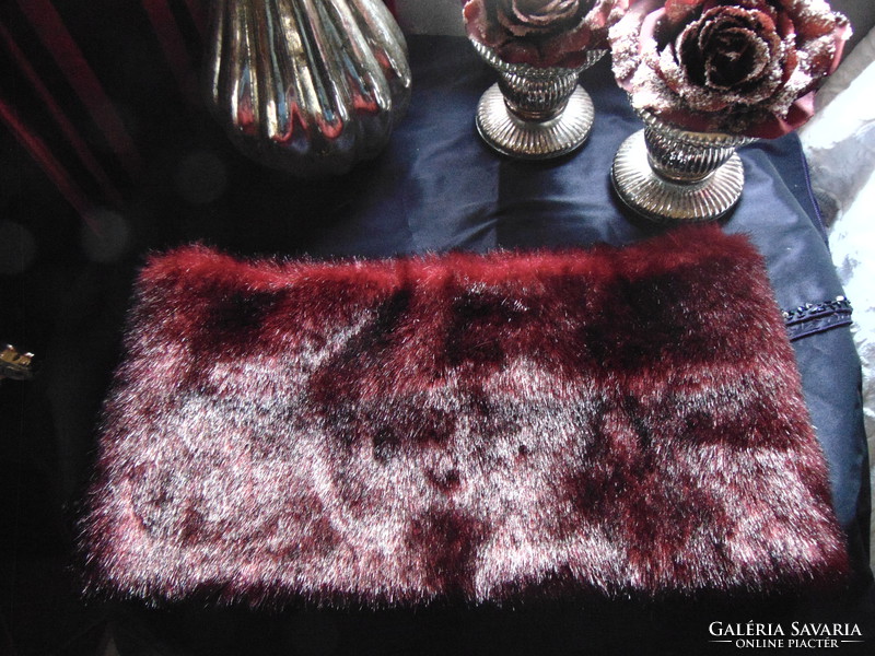 Burgundy red faux fur scarf