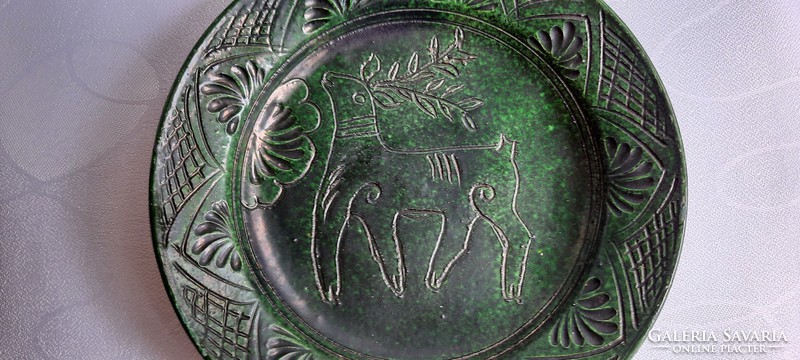 Wall plate with corundum ceramic deer figurine