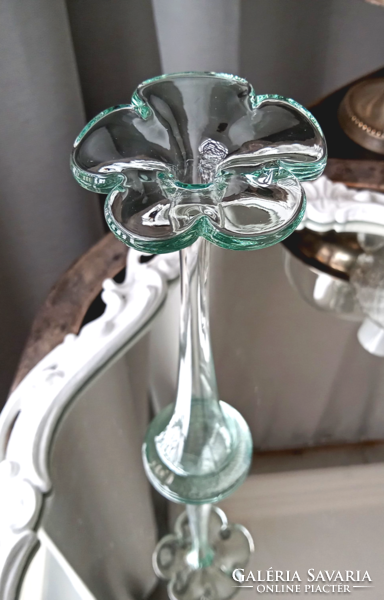 Virág alakú halványzöld üveg váza 19.3cm