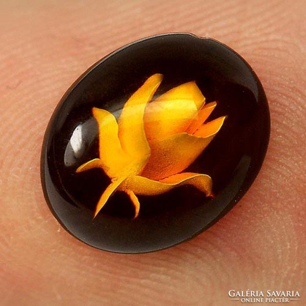 Real, 100% natural engraved Baltic amber gemstone 0.68 ct - value: HUF 11,900