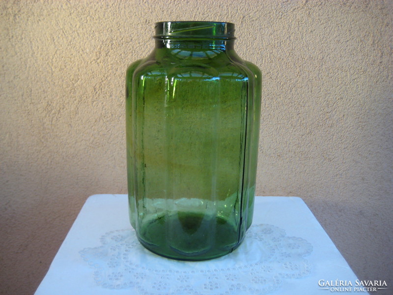 Zöld bordás  üveg  , szép állapot  , 16 x 30 cm  ritka színben