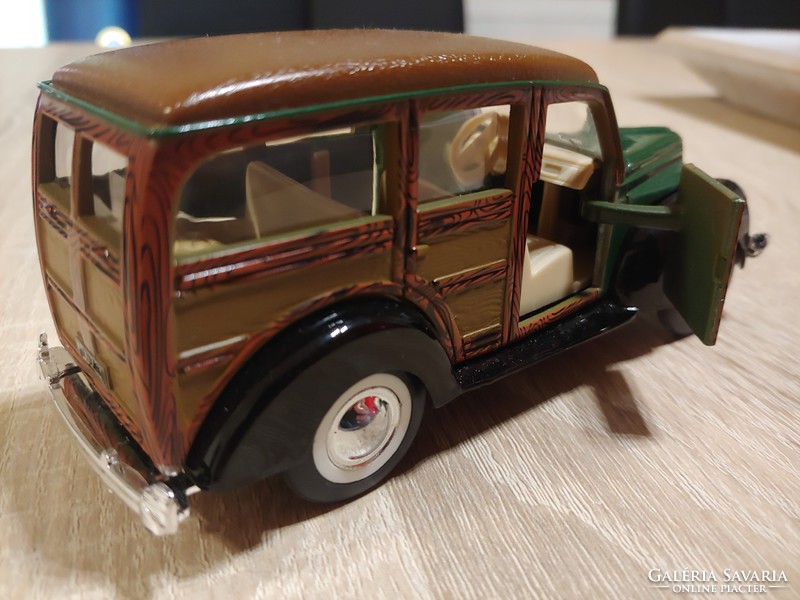 FORD WOOD WAGON lendkerekes  kisautó dísz gyűjtőknek csodaszép   kb.14 cm