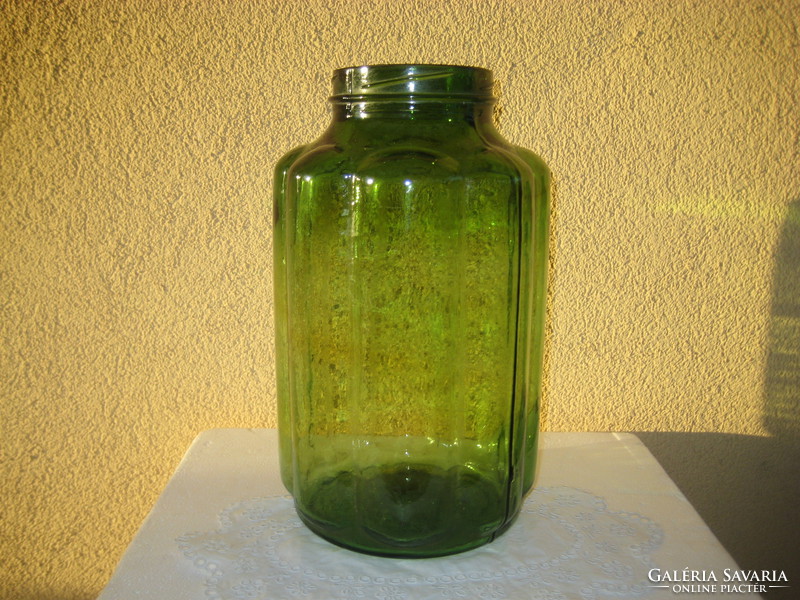 Zöld bordás  üveg  , szép állapot  , 16 x 30 cm  ritka színben