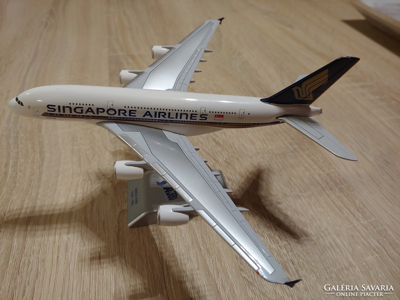 Airbus A380 1:400 repülőgép fém makett modell csodaszép asztal vitrin dísz