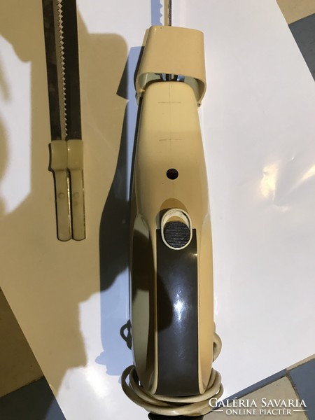 Retro siemens electric knife with wall bracket, in new condition, with 2 pairs of knives