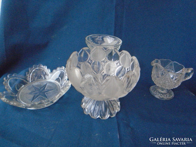 Lalique quality table centerpiece + accessories in display case condition