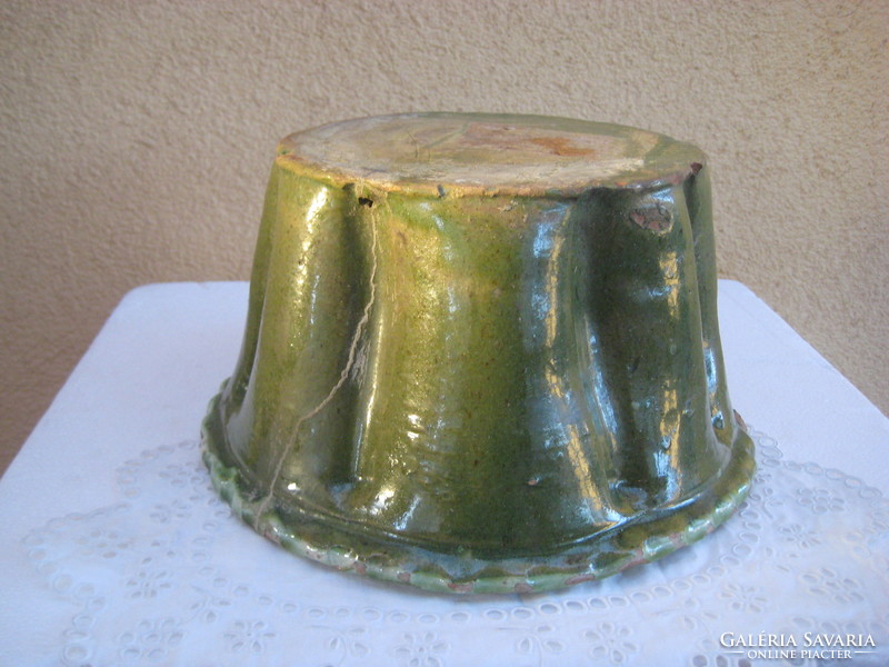 Old cooker oven with a repaired crack, green 25 x 13 cm