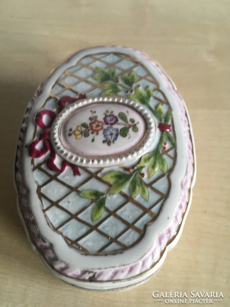 Porcelain Rococo-style decor-box-French? -1900s