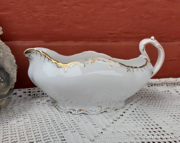 Beautiful baroque porcelain sauce spout, nostalgia collection piece