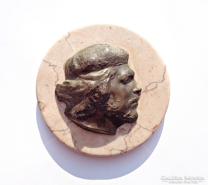 Jelzett bronz portré, márvány talpon