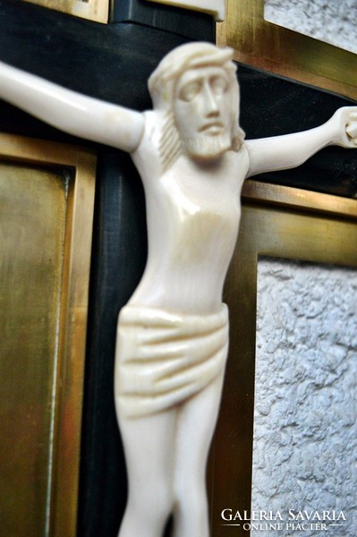 40. Antique, bone of Jesus Christ (19cm), 40cm crucifix in copper frame, imposing, cross, corpus