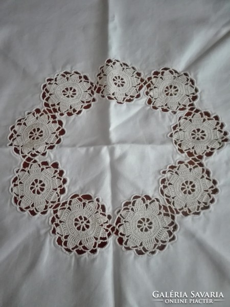 Tablecloth with crochet decoration, 66 cm in diameter