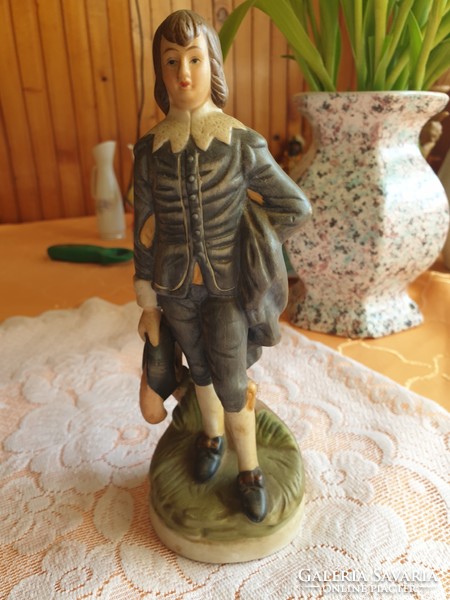 Csontporcelán fiú figura, szobor eladó!Hibátlan antik figura