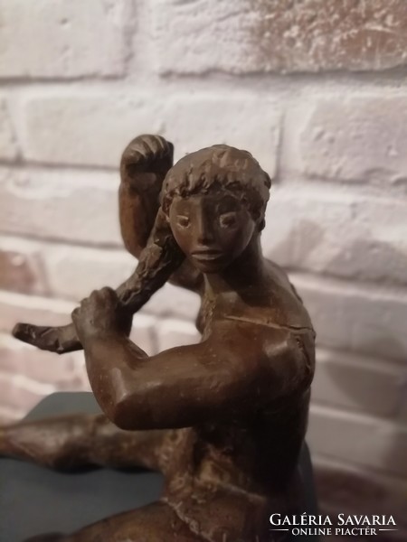 Kerényi Jenő " Fésülködő nő" terrakotta szobor