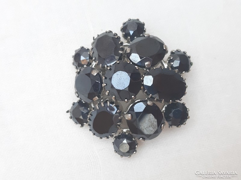 Fekete köves virág forma bross medál újszerű állapotban