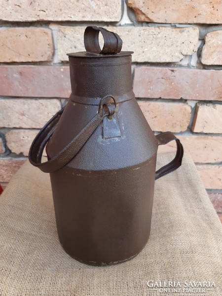 Honey jug made of tin