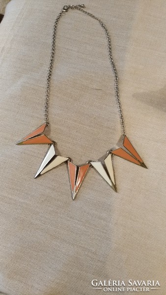 Necklace is less unique