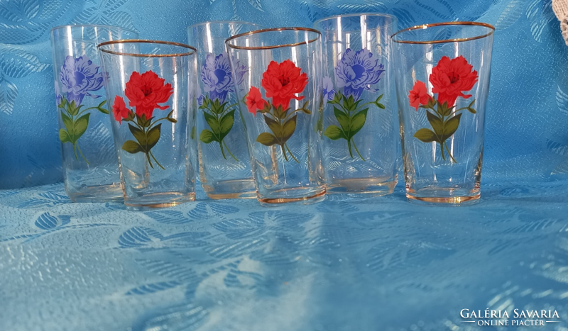 Virágos üveg poharak kék piros 
