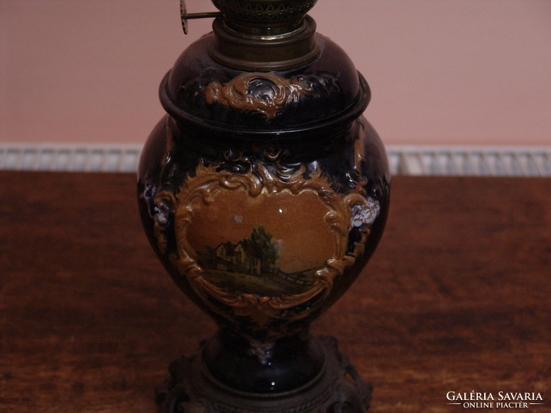 Antique najolika kerosene lamp