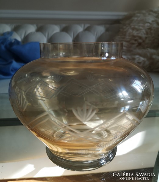 Borostyánsárga metszett díszüveg, váza