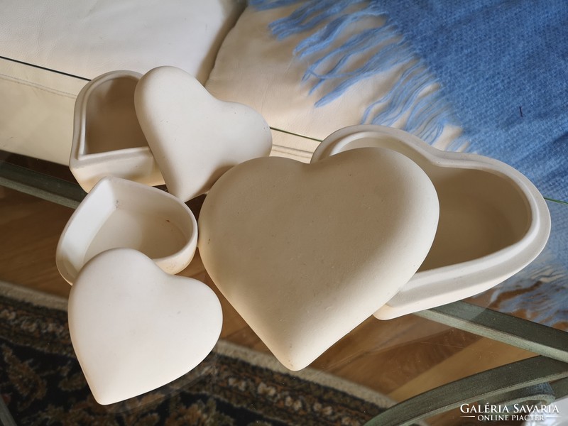 Fehér, kerámia, esküvői dekoráció, fedeles szív alakú tartó