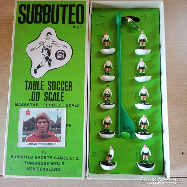 Vintage Subbuteo focicsapat.Futball játék.Játékfigura.
